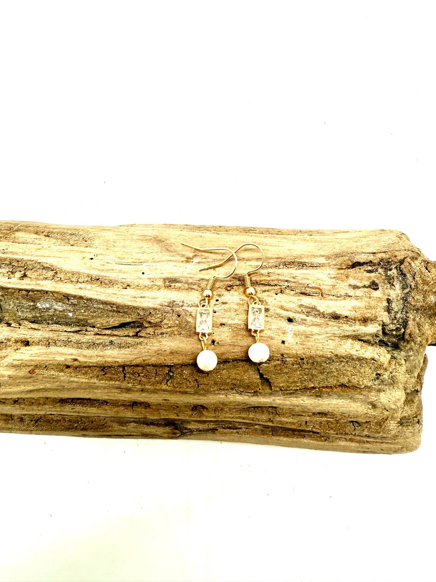 Earring Freshwater Pearl drop on 18k Gold Plated Rec. Glass