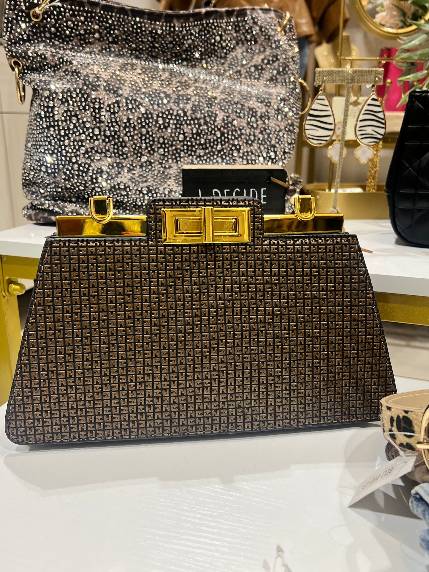 I wanna be Fendi clutch