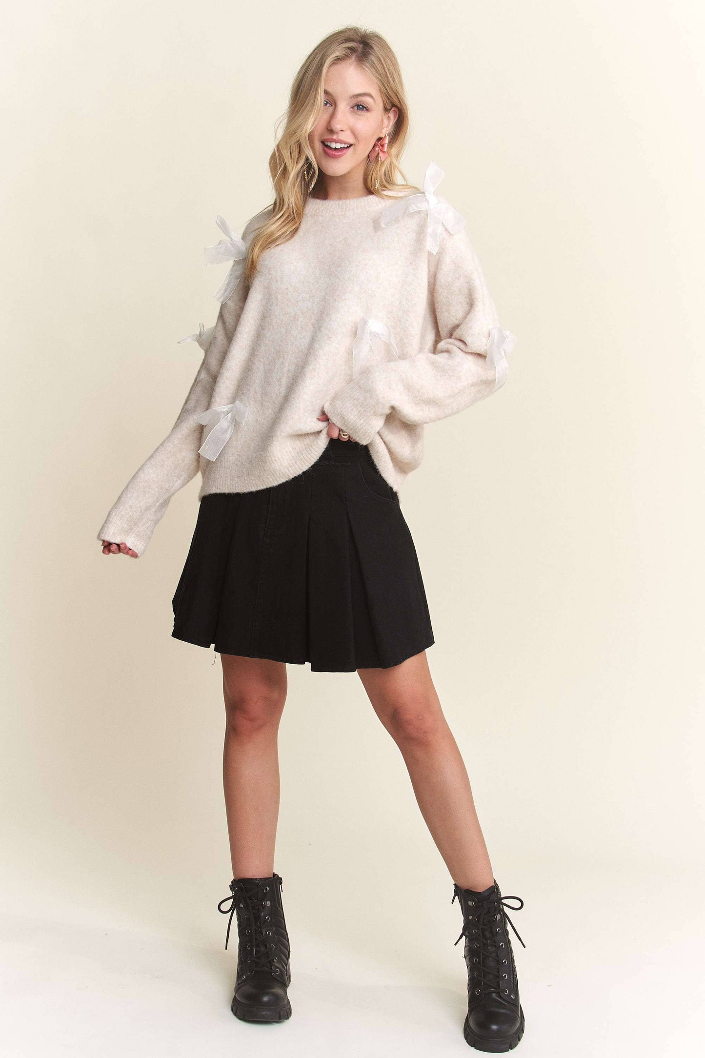 BOW APPLIQUE SOFT SWEATER TOP