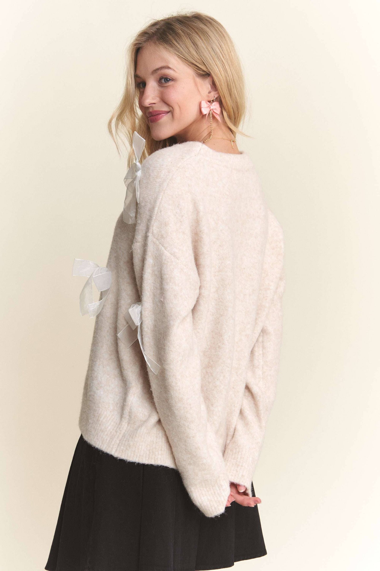 BOW APPLIQUE SOFT SWEATER TOP