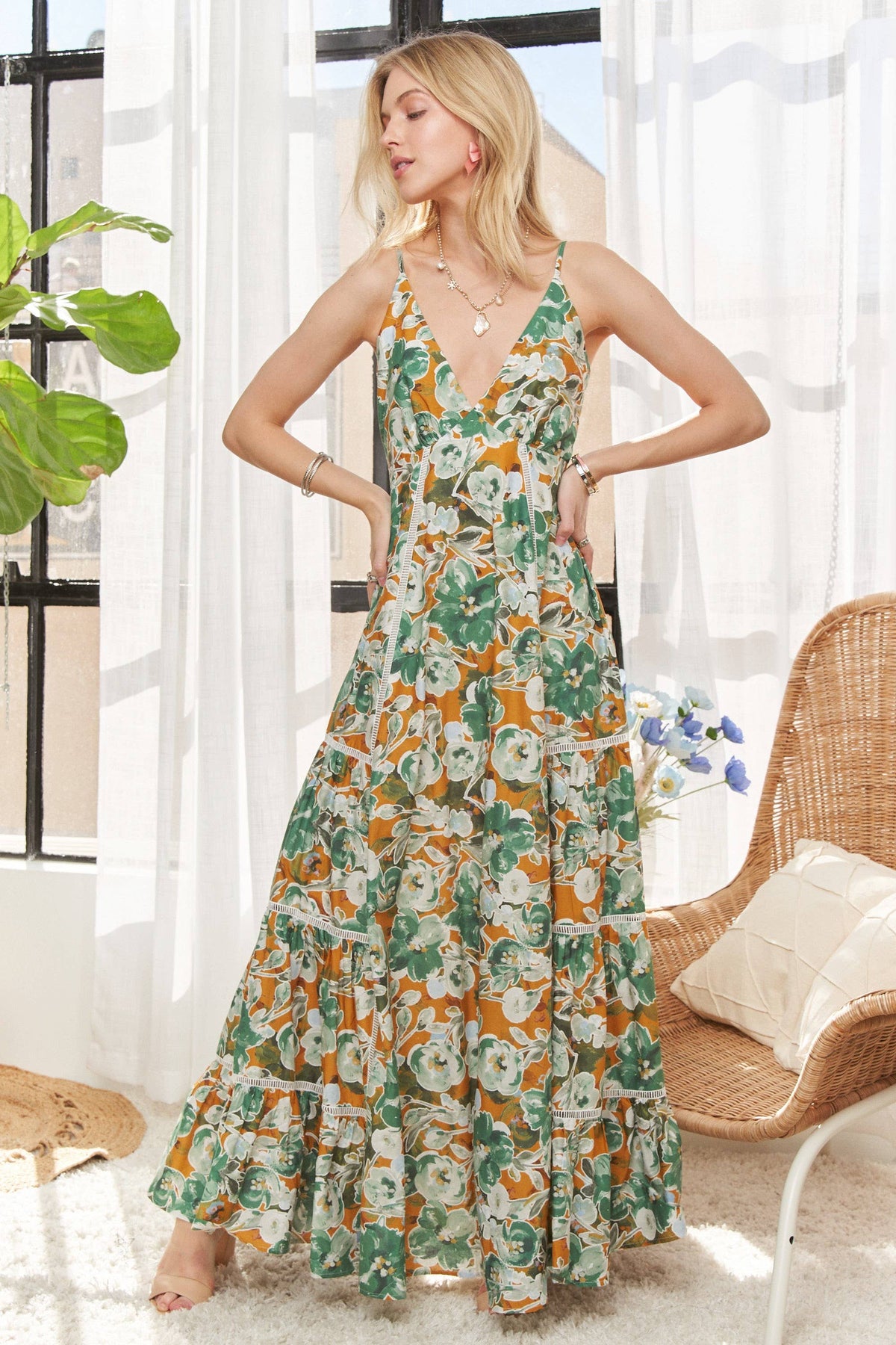V-NECK FLORAL DRESS WITH BOW