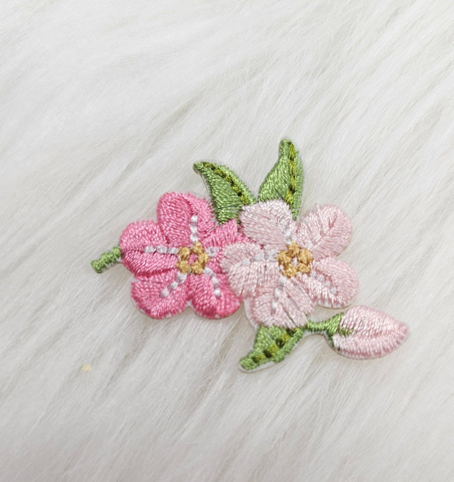 Small Pink Lilly Daisy Dogwood Flower Embroidery Iron On Patch
