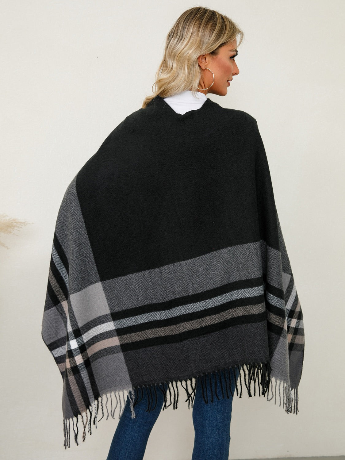 Contrast Fringe Plaid Poncho