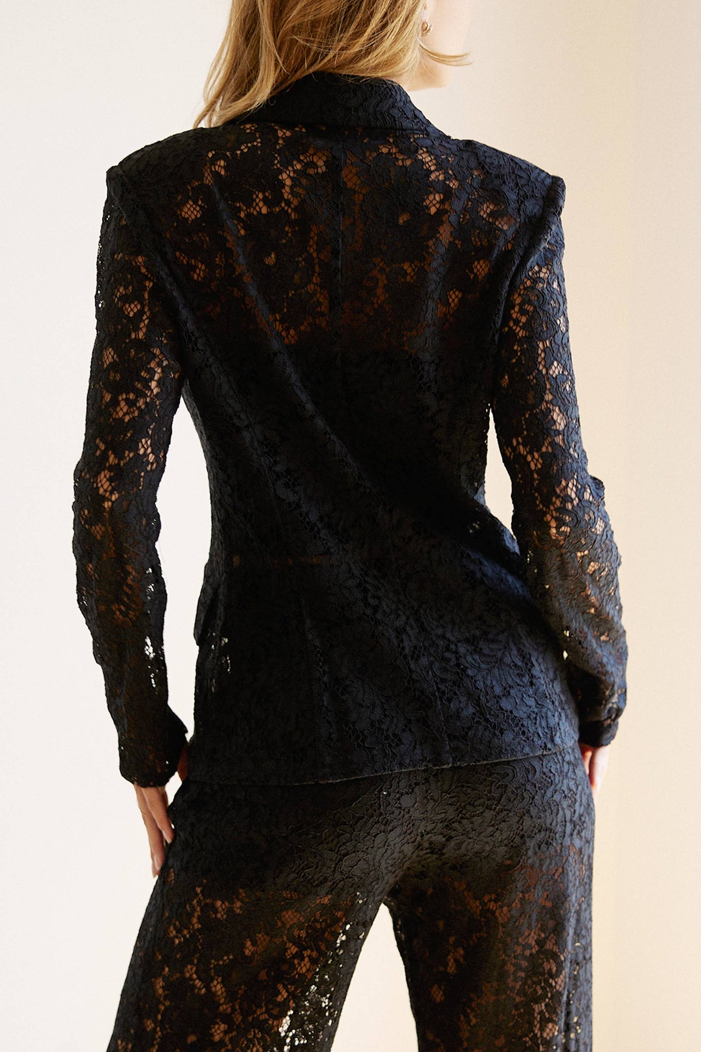 LACE BLAZER JACKET WITH SINGLE BUTTON CLOSURE
