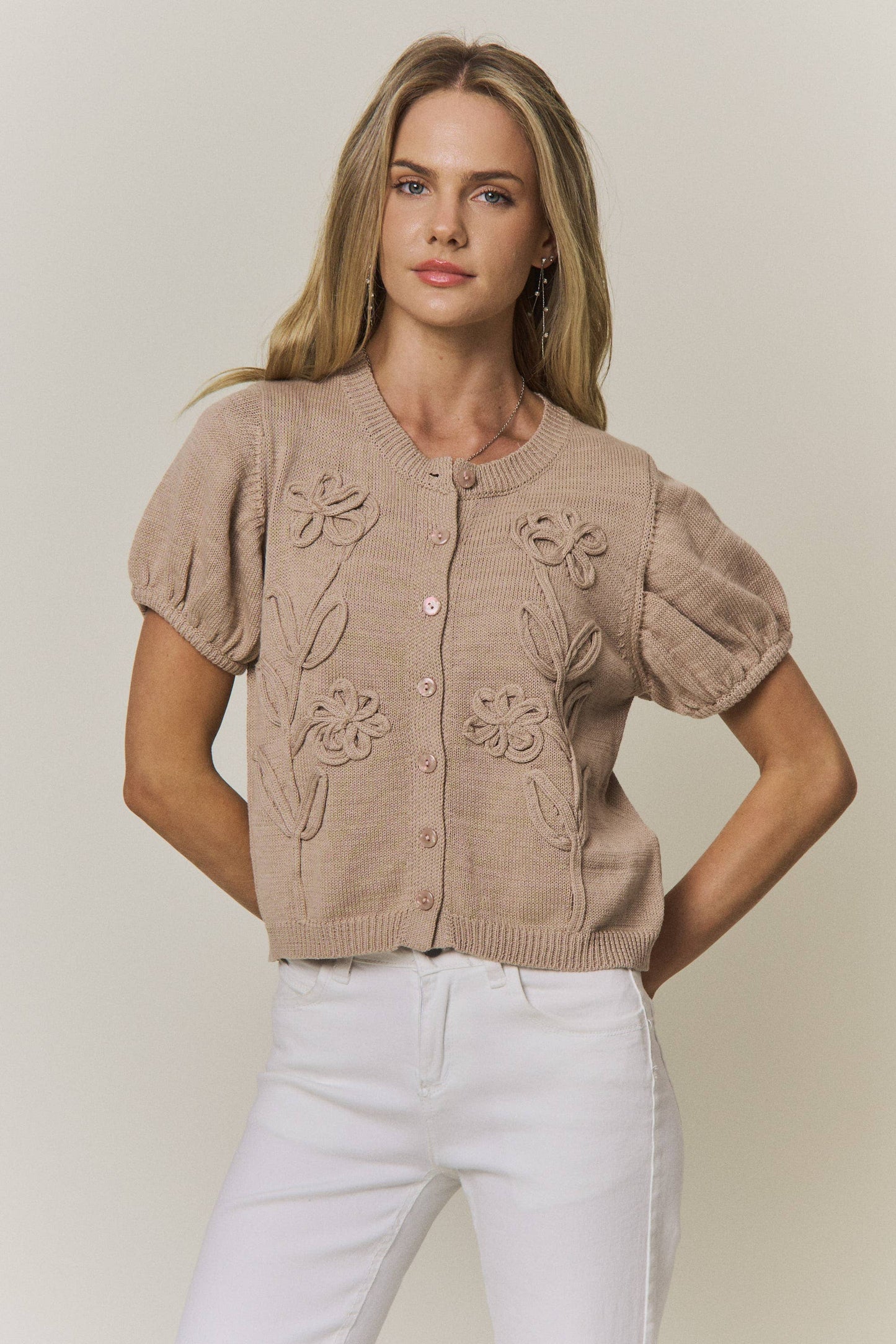 FLORAL EMBROIDERED SHORT SLEEVE KNIT TOP