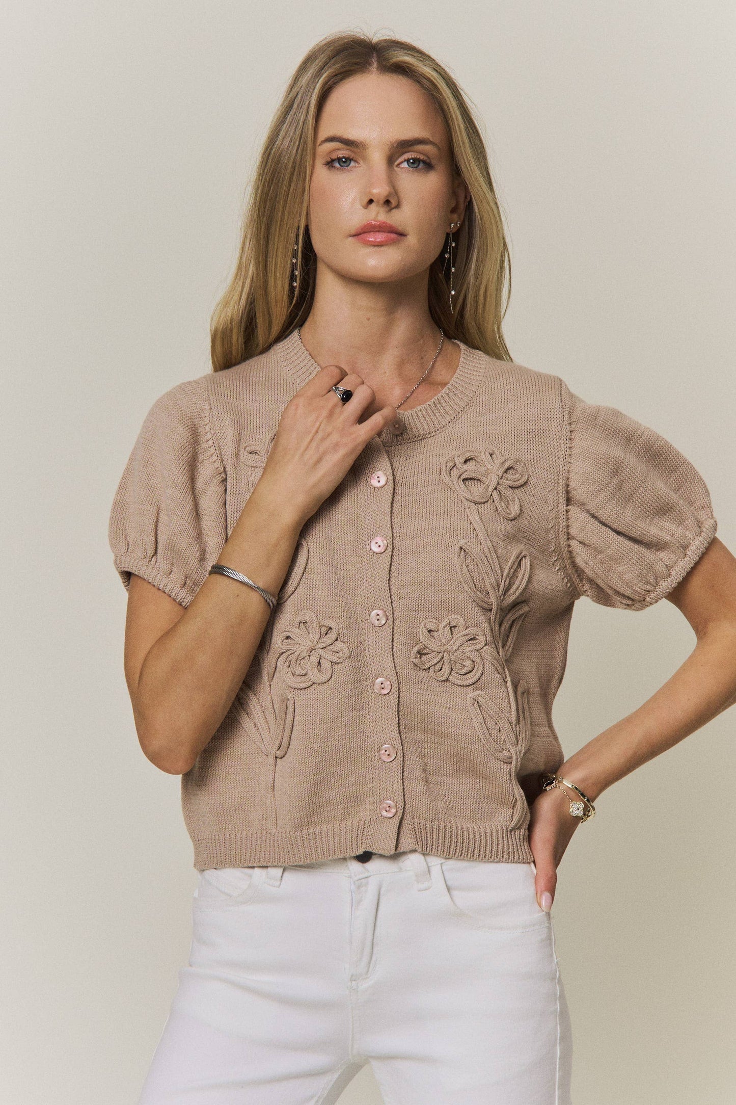 FLORAL EMBROIDERED SHORT SLEEVE KNIT TOP