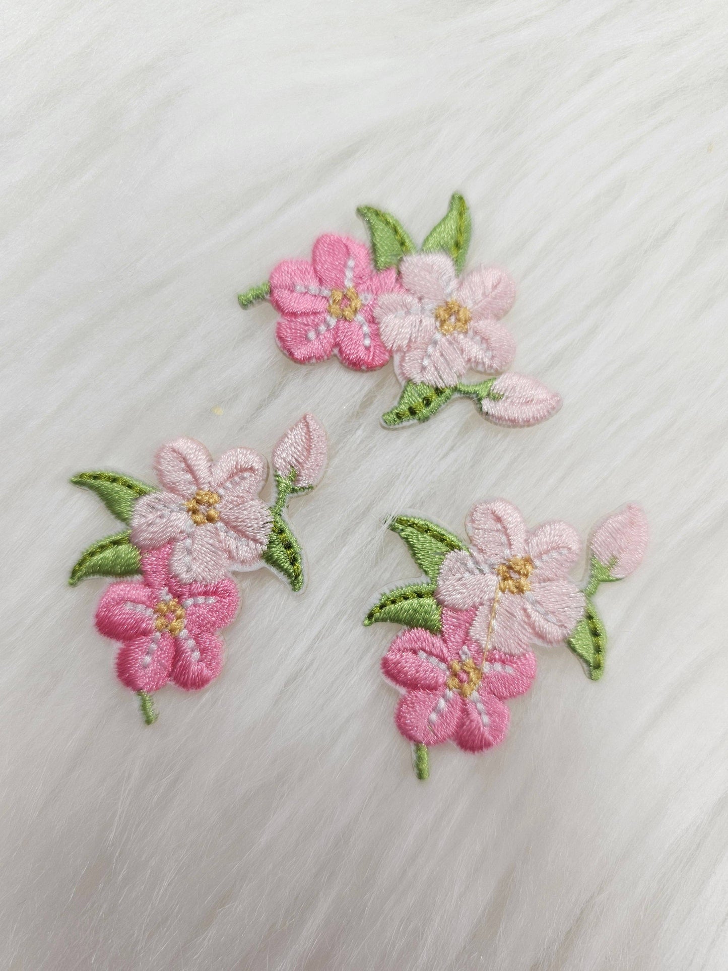 Small Pink Lilly Daisy Dogwood Flower Embroidery Iron On Patch