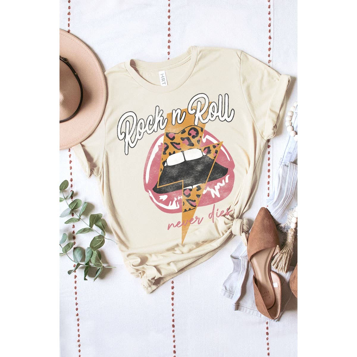 ROCK AND ROLL NEVER DIES WASHED GRAPHIC TEE