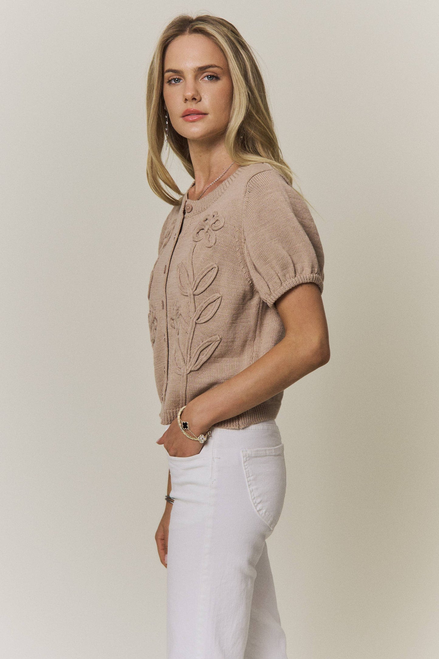FLORAL EMBROIDERED SHORT SLEEVE KNIT TOP