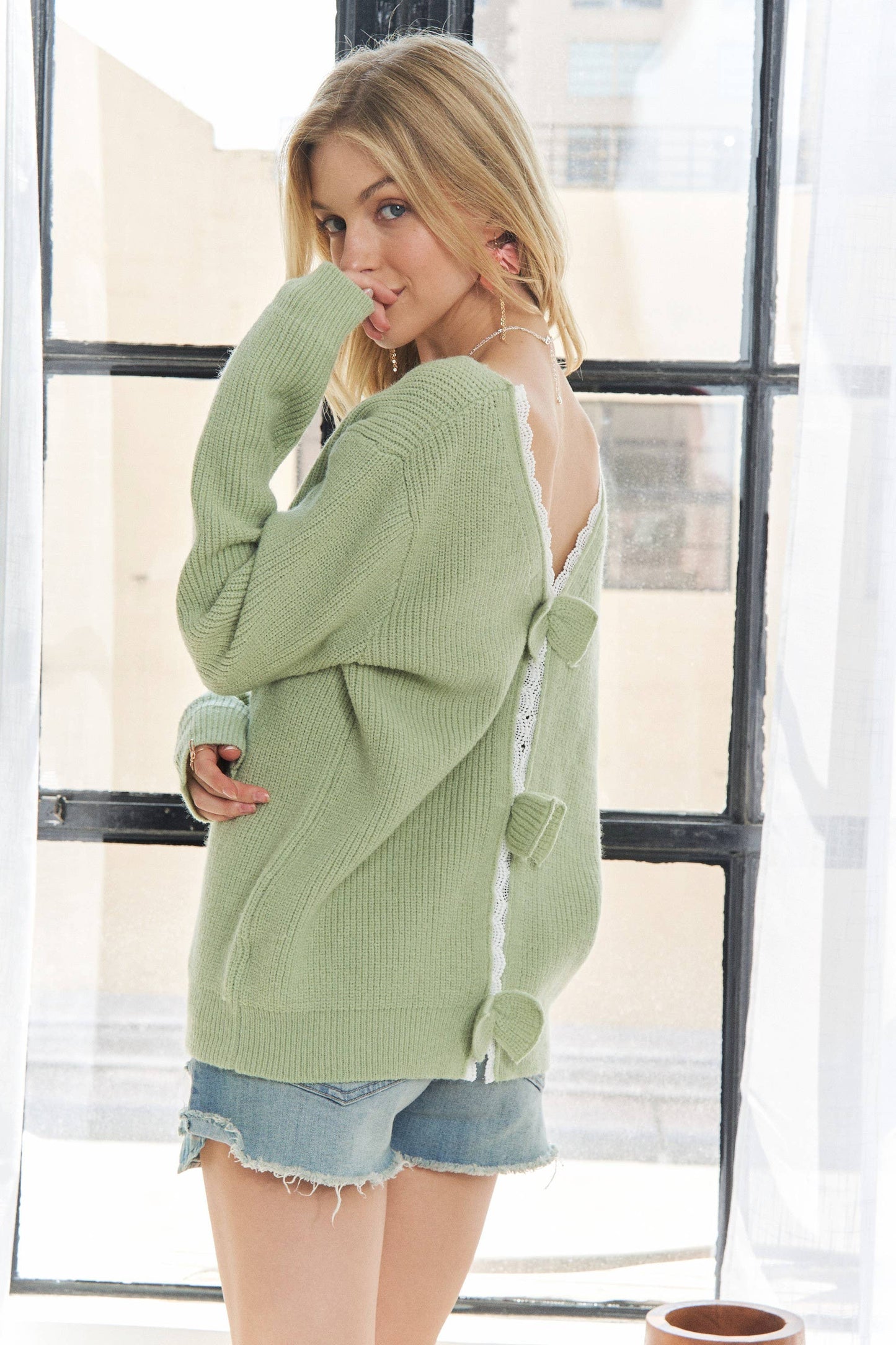 BOW BACK ACCENT V NECK SWEATER TOP