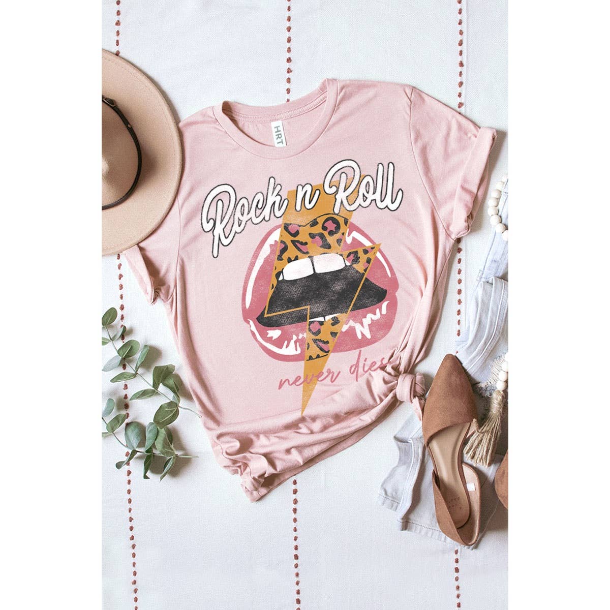 ROCK AND ROLL NEVER DIES WASHED GRAPHIC TEE