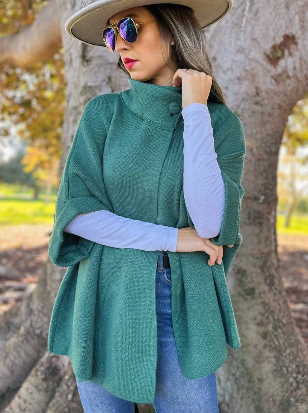 Cardigan with Neck Button