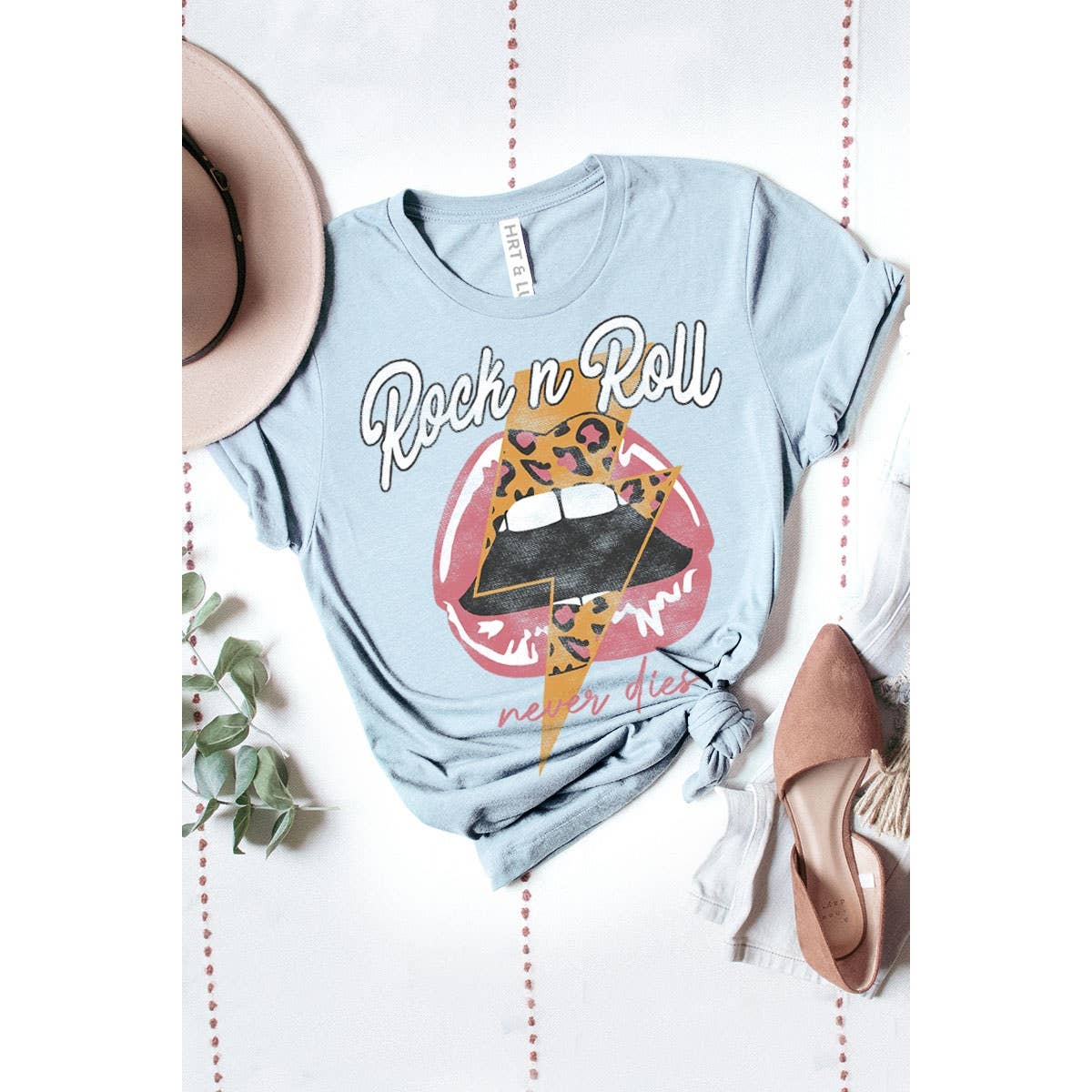 ROCK AND ROLL NEVER DIES WASHED GRAPHIC TEE