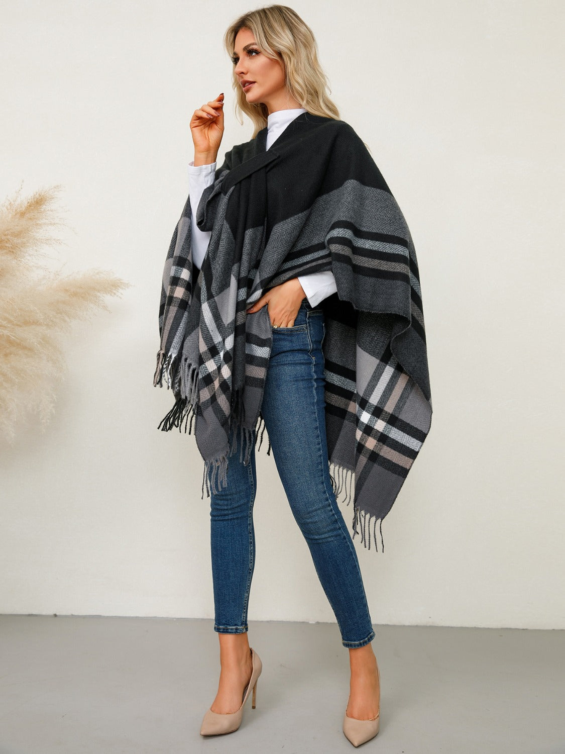 Contrast Fringe Plaid Poncho