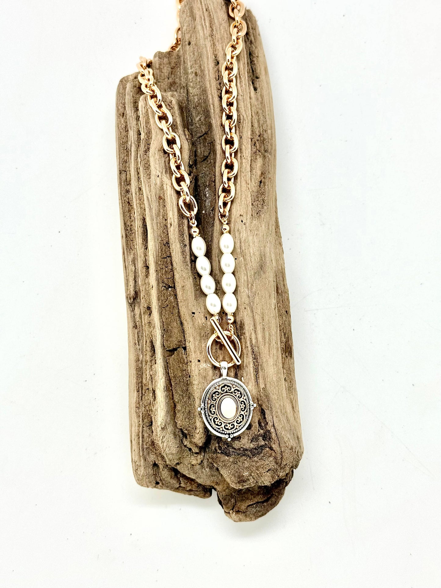 AlloyPlated GoldChain w/PearlGlass,MotherofPearl18”